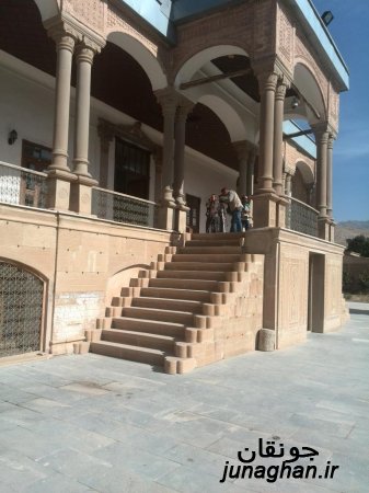 گردشگران ایتالیایی در قلعه سردار اسعد